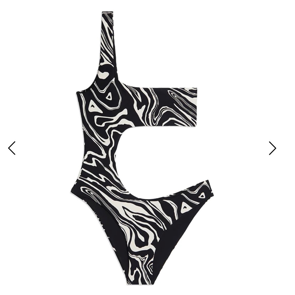 Weworewhat ONE SHOULDER CUT-OUT MARBLE ONE PIECE